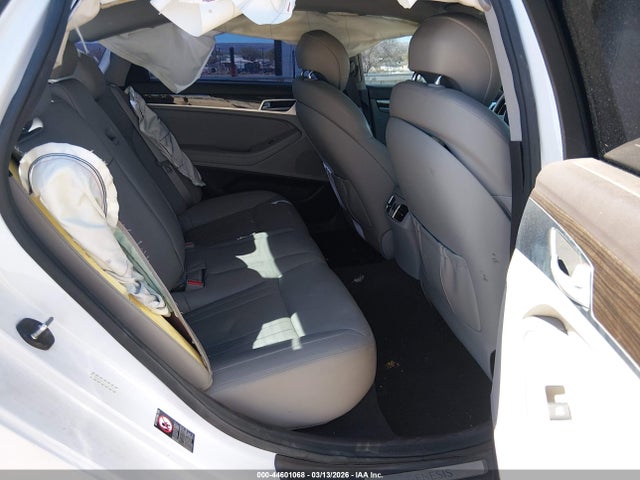 HYUNDAI GENESIS 3.8 - 8