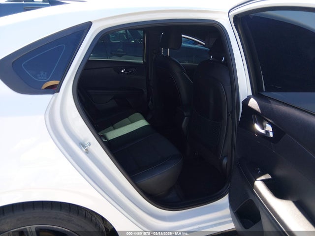 KIA FORTE GT-LINE - 8