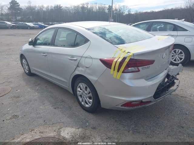 HYUNDAI ELANTRA SE - 3