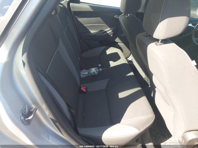 FORD FOCUS SE - 8