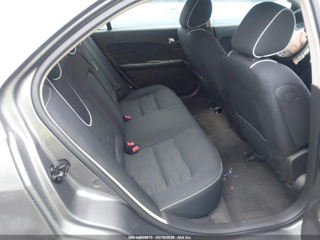 FORD FUSION SE - 8