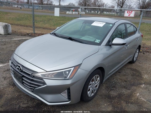 HYUNDAI ELANTRA SE - 2