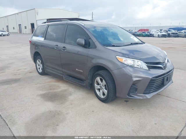 2020 TOYOTA SIENNA LE