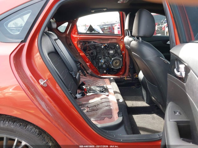 KIA FORTE GT-LINE - 8