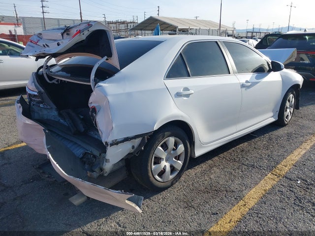 2014 Toyota CAMRY SE photo 4