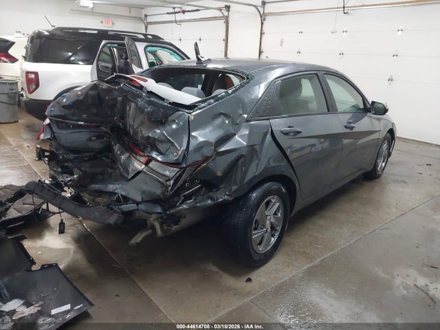 HYUNDAI ELANTRA SE - 4