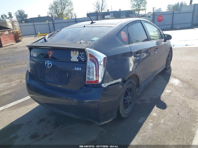 صورة 4 لـ 2012 Toyota PRIUS THREE