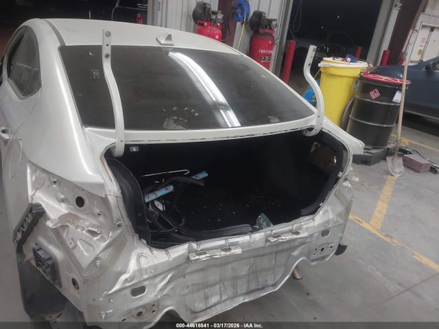 HYUNDAI ELANTRA VALUE EDITION - 6