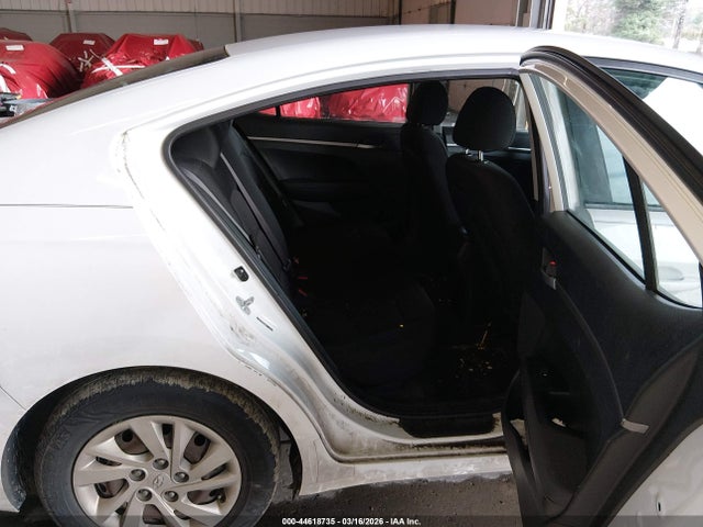 HYUNDAI ELANTRA SE - 8