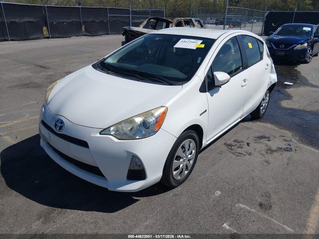 TOYOTA PRIUS C - 2