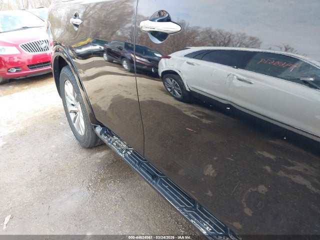2017 INFINITI QX80 19