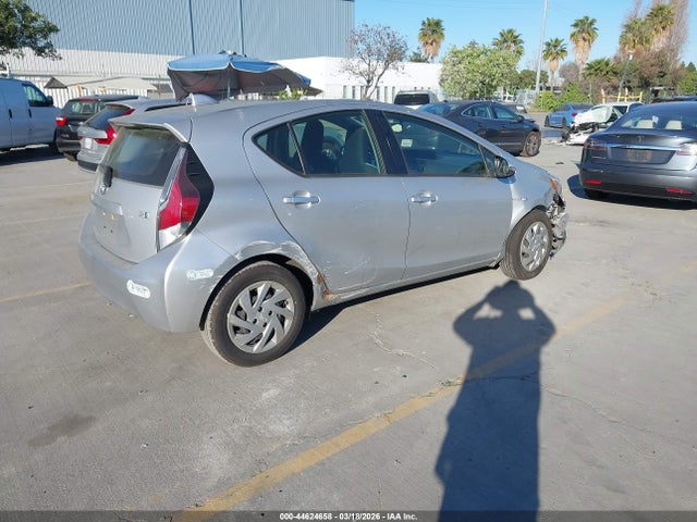 TOYOTA PRIUS C - 4