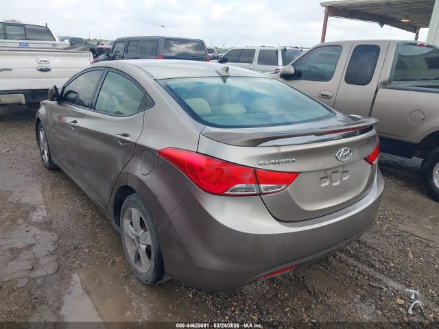 HYUNDAI ELANTRA GLS - 3