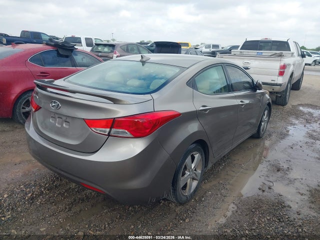 HYUNDAI ELANTRA GLS - 4