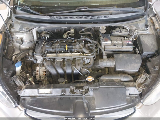 HYUNDAI ELANTRA - 10