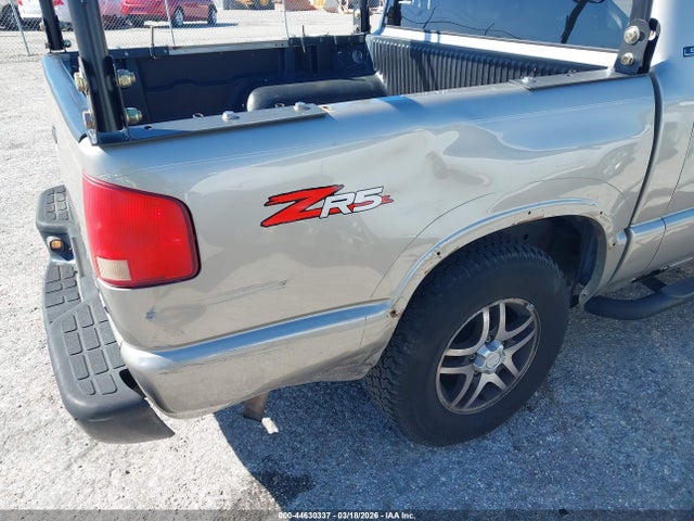 CHEVROLET S-10 LS - 6