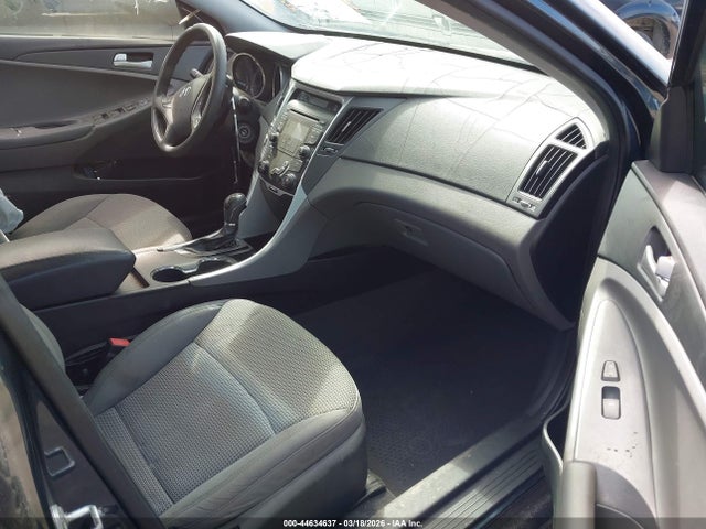 2012 Hyundai SONATA GLS photo 5