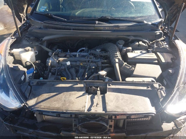 HYUNDAI VELOSTER TURBO - 10