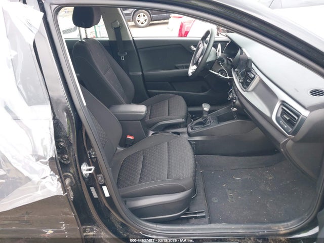 KIA RIO - 5