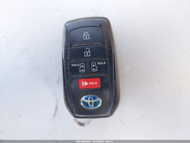 2023 TOYOTA SIENNA LE 11