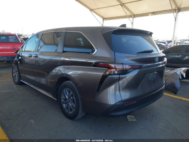 2023 TOYOTA SIENNA LE 3