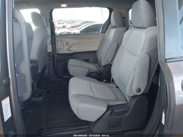 2023 TOYOTA SIENNA LE 8