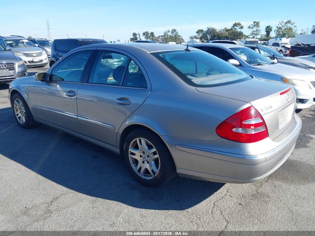 MERCEDES-BENZ E-CLASS - 3