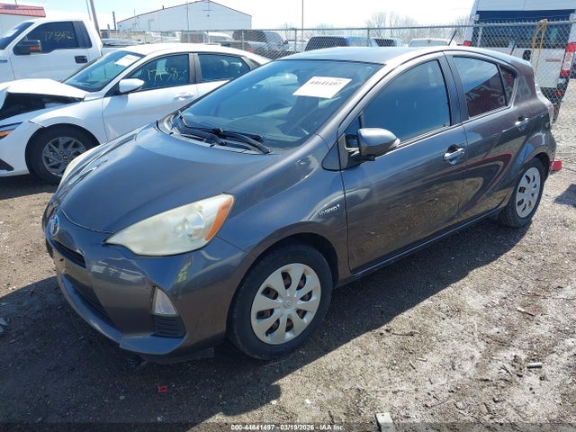 TOYOTA PRIUS C - 2