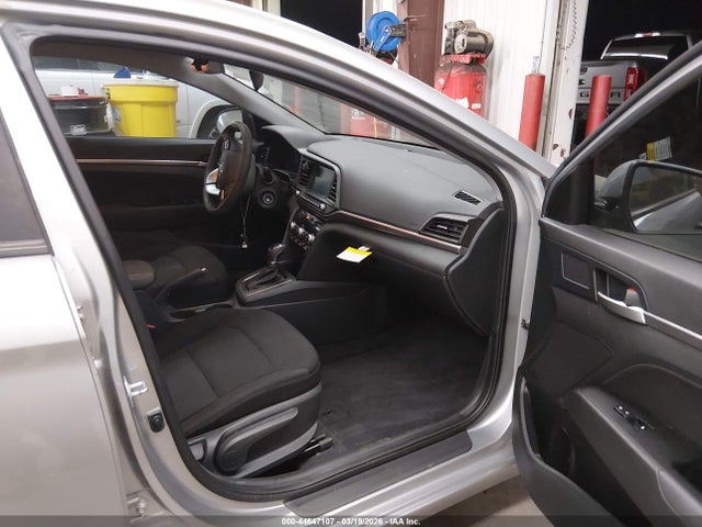 HYUNDAI ELANTRA SEL - 5