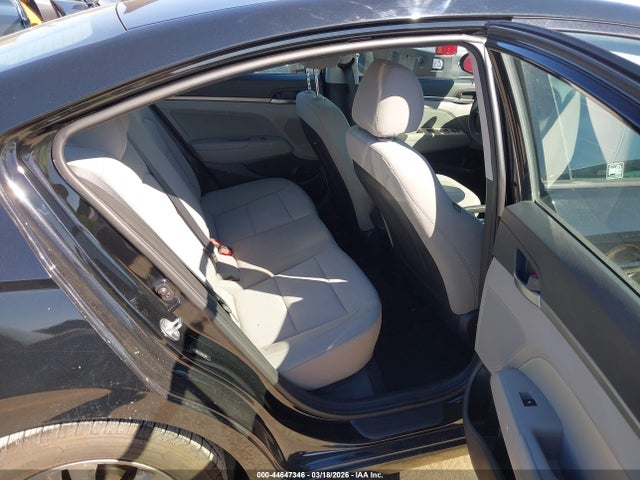 HYUNDAI ELANTRA SEL - 8