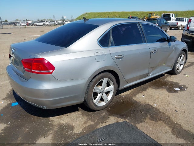 2012 Volkswagen PASSAT 2.5L SE — фото 4