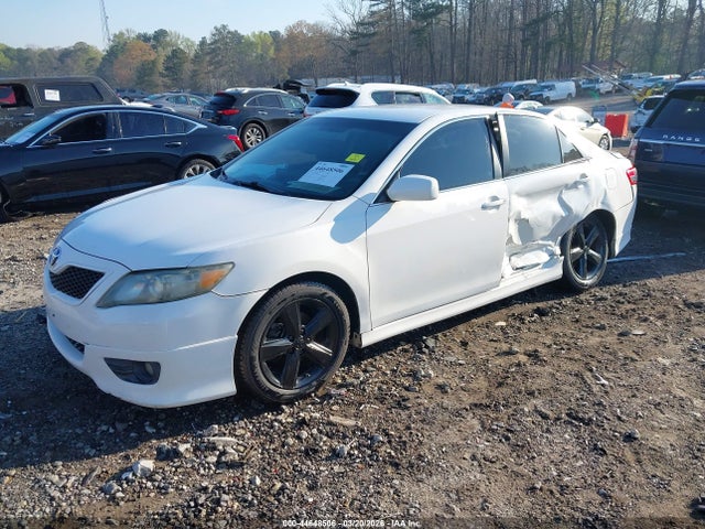 2011 Toyota CAMRY SE thumbnail 2