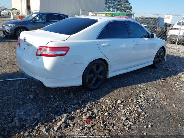 2011 Toyota CAMRY SE thumbnail 4