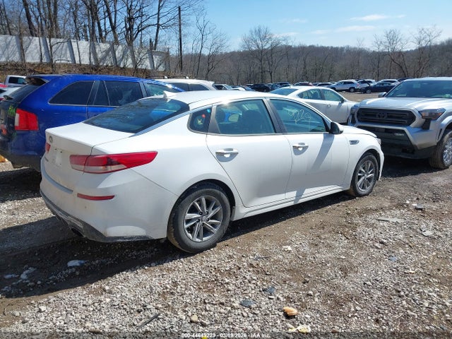 KIA OPTIMA LX - 4