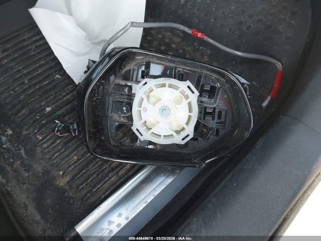 صورة مصغرة 12 لـ 2016 Toyota PRIUS THREE