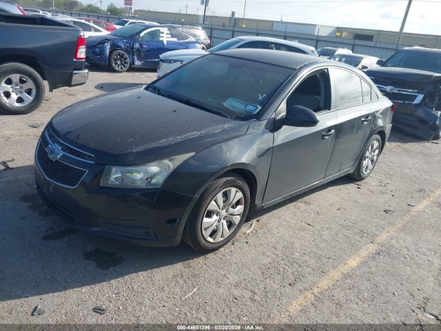 CHEVROLET CRUZE LS AUTO - 2