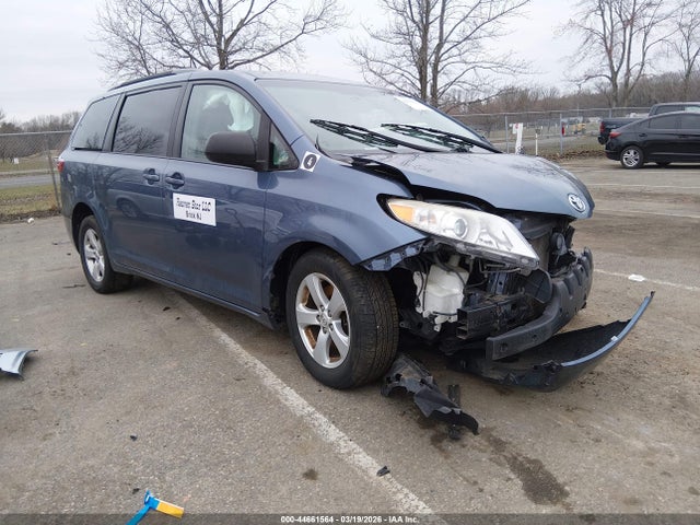 2015 TOYOTA SIENNA LE 8 PASSENGER