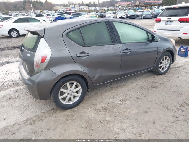 TOYOTA PRIUS C - 4