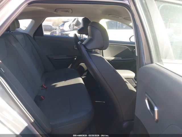 2025 KIA K4 LXS photo 8