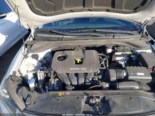 HYUNDAI ELANTRA VALUE EDITION - 10