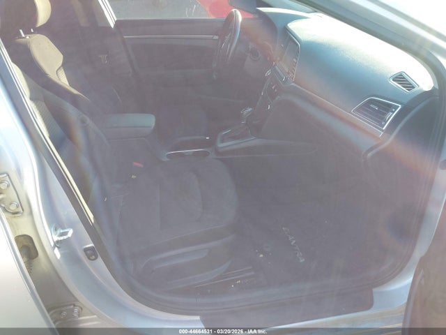 HYUNDAI ELANTRA VALUE EDITION - 5