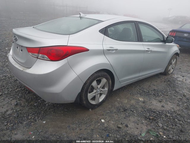 HYUNDAI ELANTRA - 4