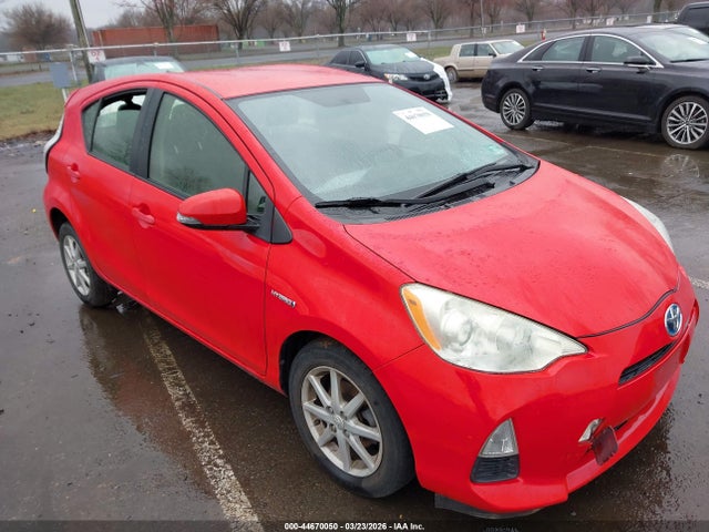TOYOTA PRIUS C - 1