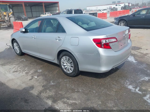 TOYOTA CAMRY - 3