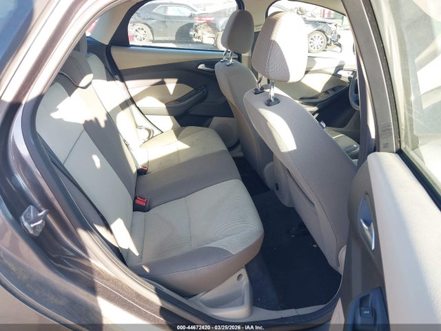 FORD FOCUS SE - 8