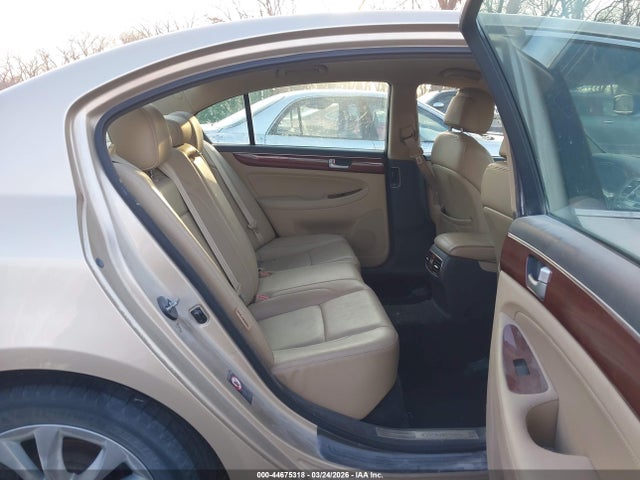 HYUNDAI GENESIS 3.8 - 8