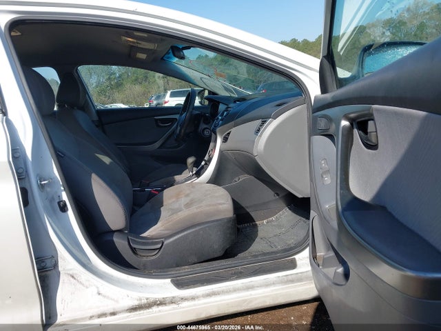 HYUNDAI ELANTRA GLS - 5