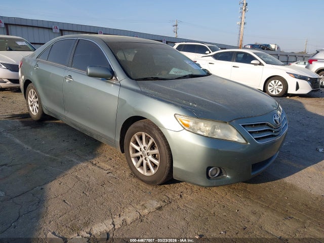 TOYOTA CAMRY - 1
