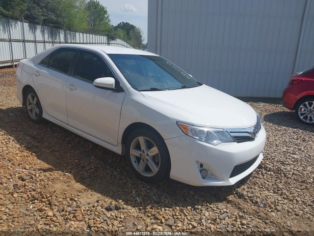TOYOTA CAMRY - 1