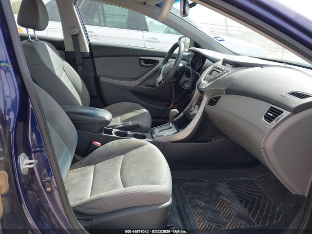 HYUNDAI ELANTRA GLS - 5